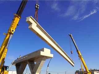 Avanza Municipio con montaje de trabes en puente carretera Aldama y Fuerza Aérea