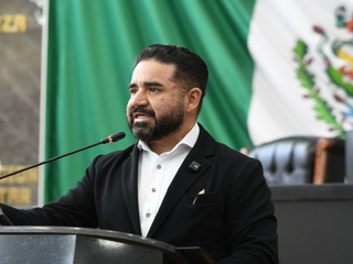 Francisco Sánchez presenta reforma para obligar al gobierno a garantizar el pago en efectivo
