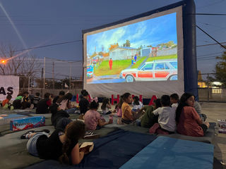 ¡La China Frías lleva la magia del cine a los parques del Distrito 12 con su exitosa jornada de “Chinemas”!