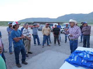 Arturo Zubía fortalece la prevención del Gusano Barrenador con productores lecheros de Camargo