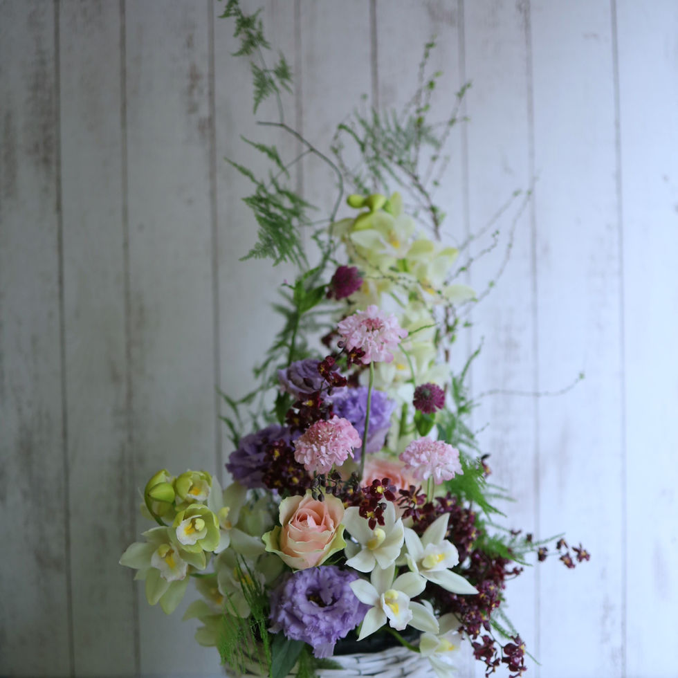 お供え 花 アレンジメント 紫 白 上品 高さのあるアレンジメント 野の花 仏花 一周忌 三回忌 四十九日 月命日 枕花 お盆 初盆 新盆 命日 仏事 お彼岸 ペット
