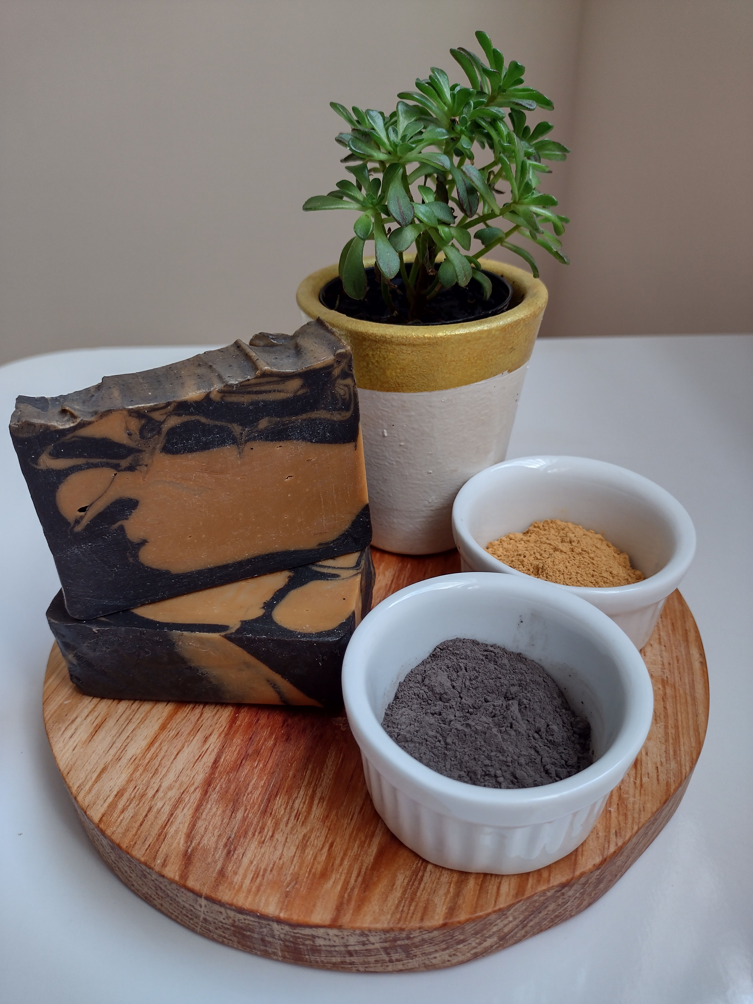 Argilas- Preta e dourada