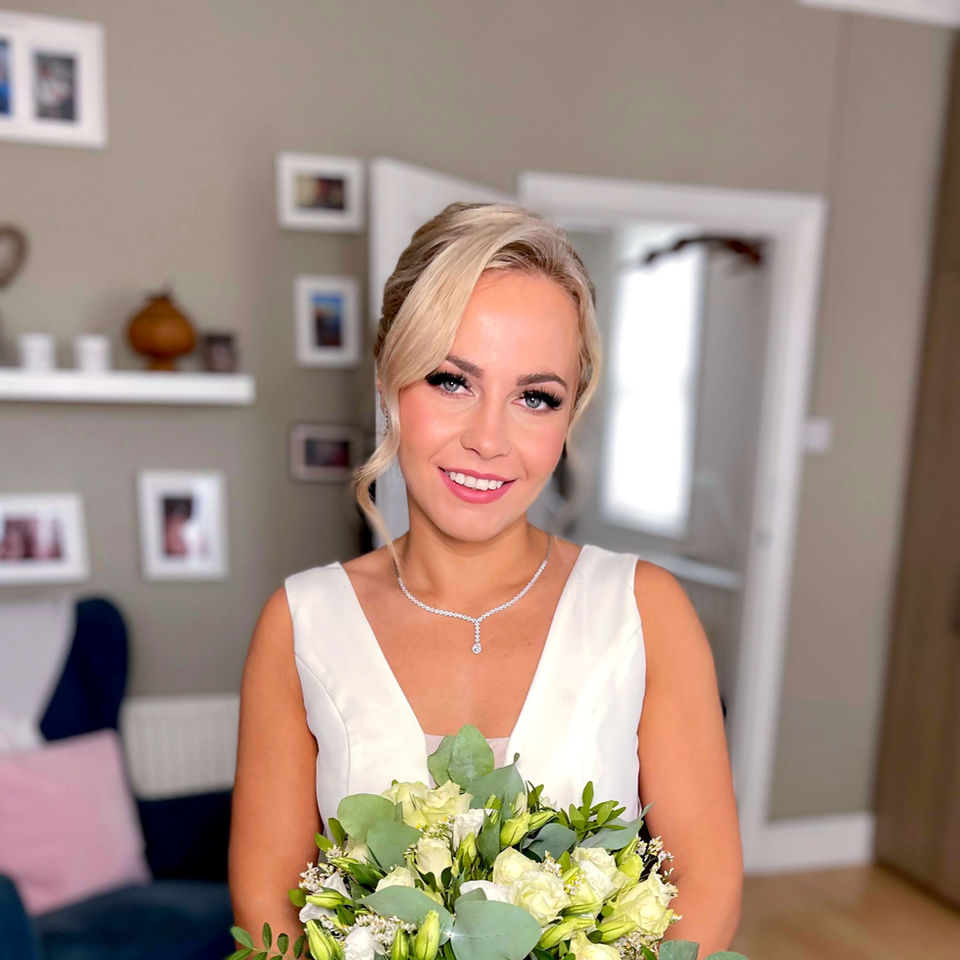 Long-lasting bridal makeup, London makeup artist