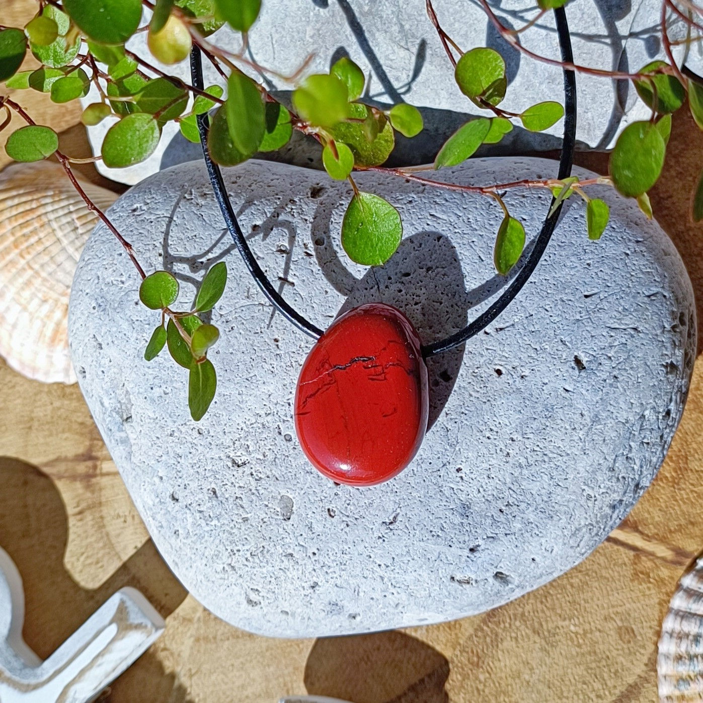 Roter Jaspis Tropfenanhänger