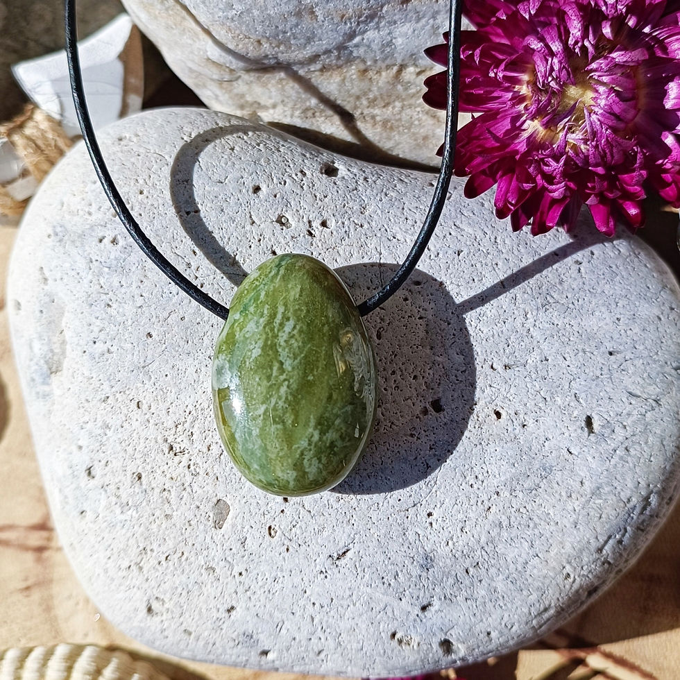 Vesuvianit Tropfenanhänger