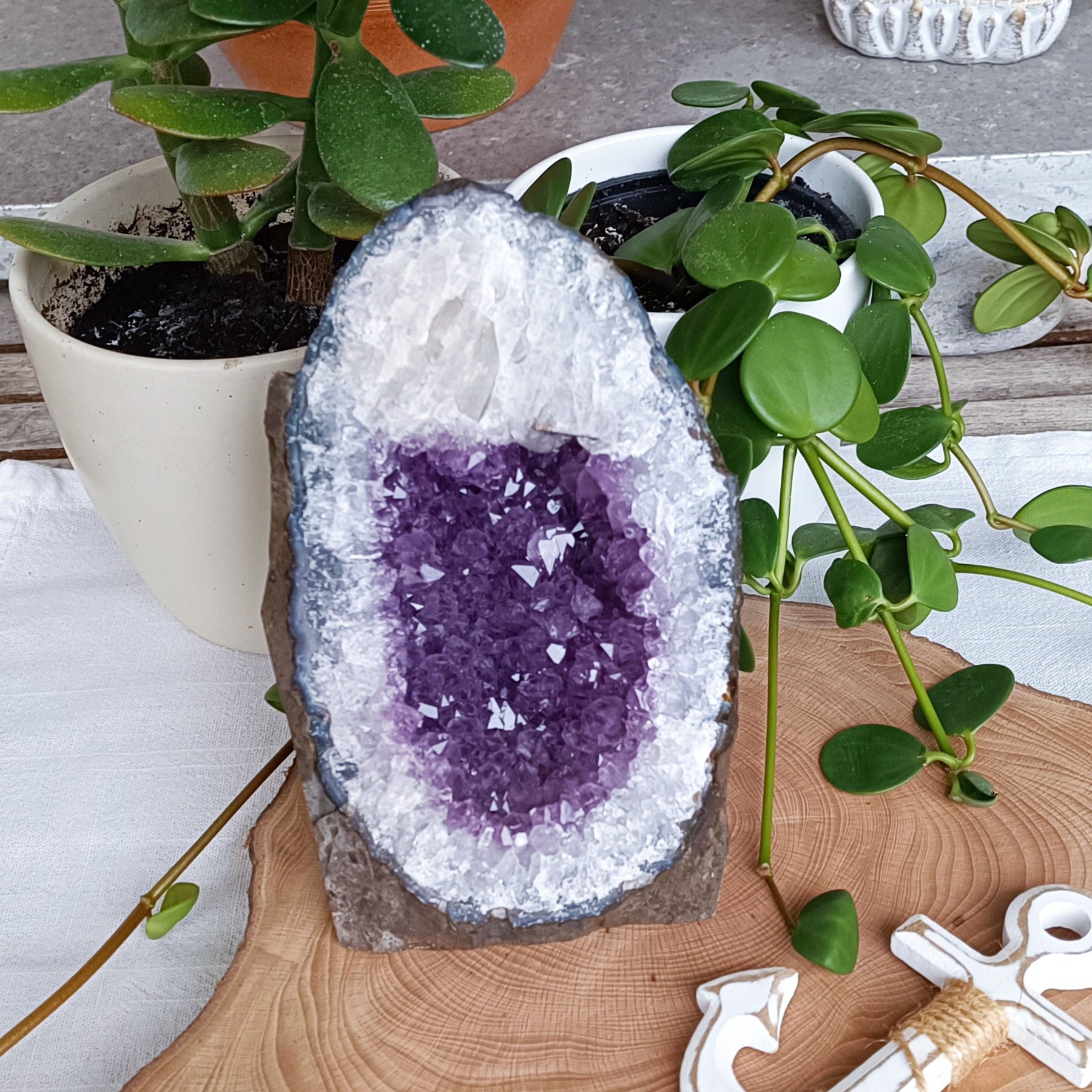 Amethyst Kristalldrusenstück A-Qualität, mit Standfläche