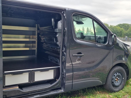 Prachtige Renault Trafics voor van de Velde