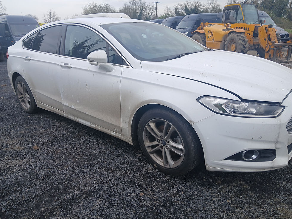 Thumbnail: White Ford Mondeo, salvage car