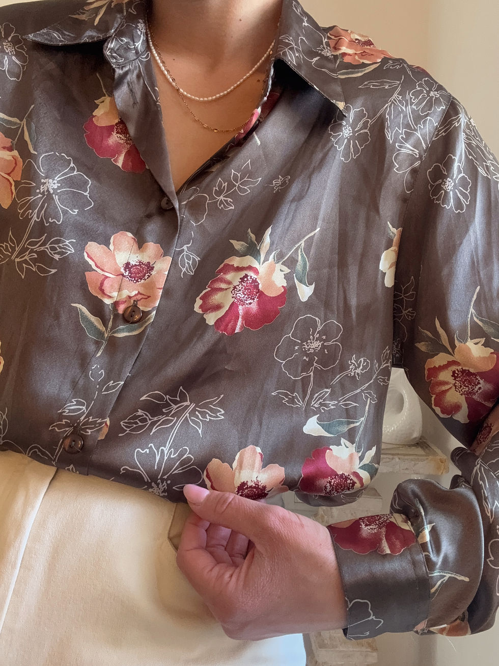 תמונה ממוזערת: Satin elegant blouse 