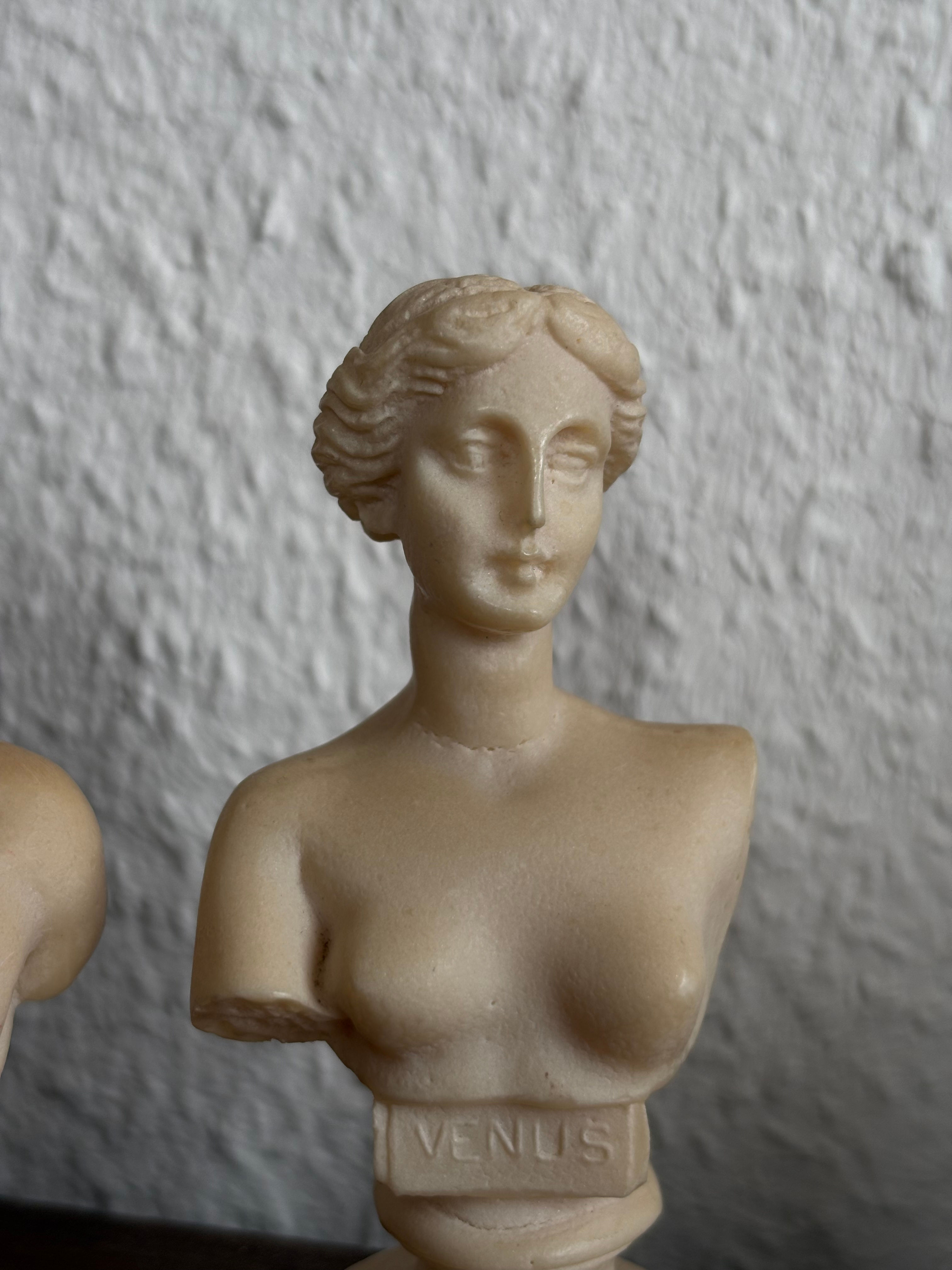 Venus small statue 