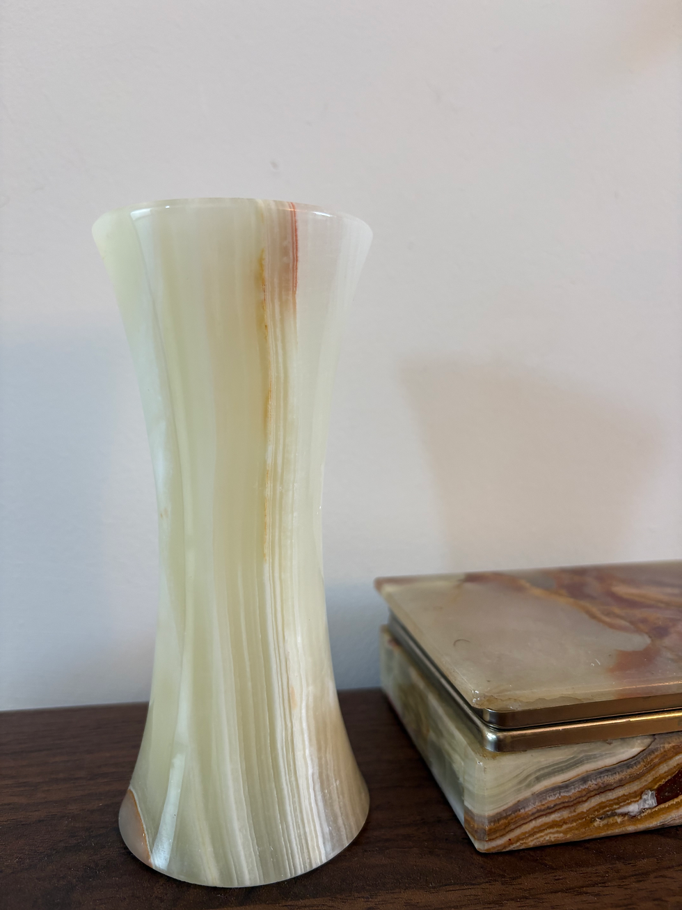 תמונה ממוזערת: Vintage onyx vase