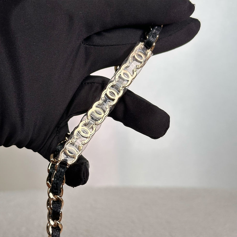 Thumbnail: Chanel Mini Vanity Case With CC Chain