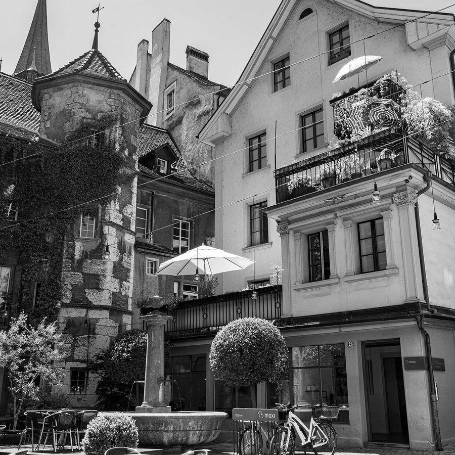 Black-and-white motif from Biel