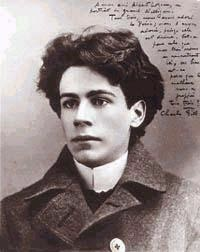 Émile Nelligan à 20 ans. Photo de Laprés & Lavergne, 1899. Texte manuscrit de Charles Gill, 1904. Image provenant de Bibliothèque et Archives Canada.