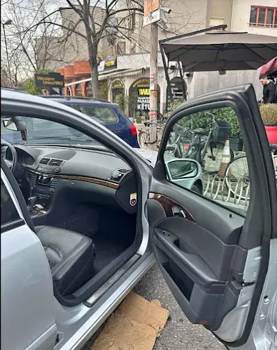 Thumbnail: Mercedes-Benz (E Class Automatic E200)