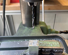 Krankenschwester misst den Blutdruck