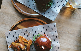 Burgers with Potato Wedges