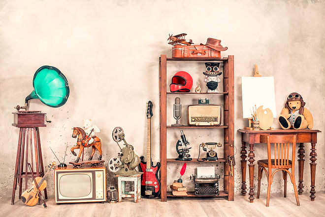 Antique%20media%20devices%2C%20writers%20tools%2C%20gramophone%2C%20film%20projector%2C%20old%20Tedd