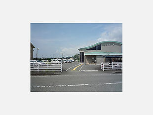 広い駐車場