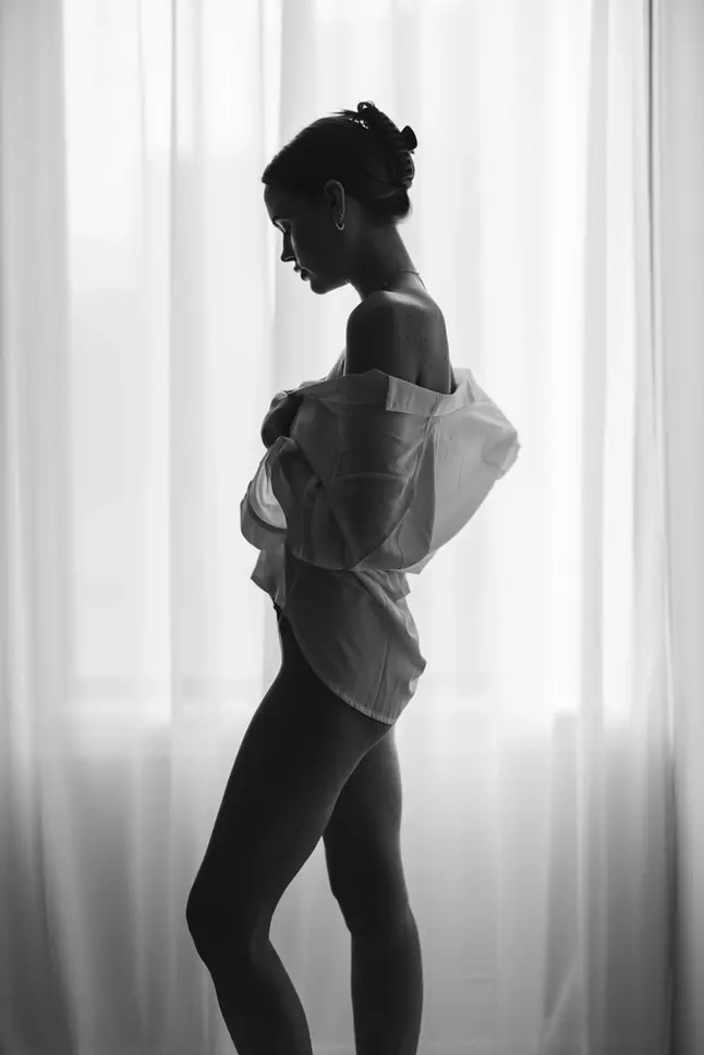 Julie Marchand Photography - Boudoir Portrait__03.webp