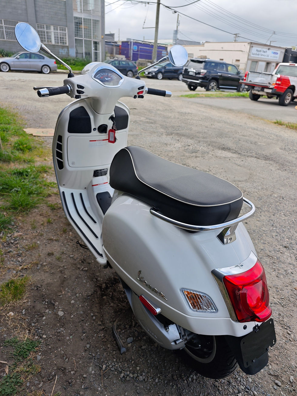 Thumbnail: USED - 2022 VESPA GTS 300 SUPER HPE - WHITE