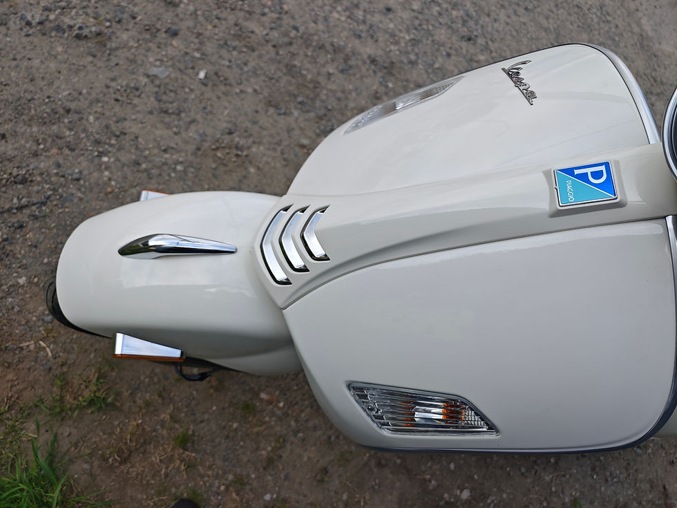 Thumbnail: USED - 2022 VESPA GTS 300 SUPER HPE - WHITE