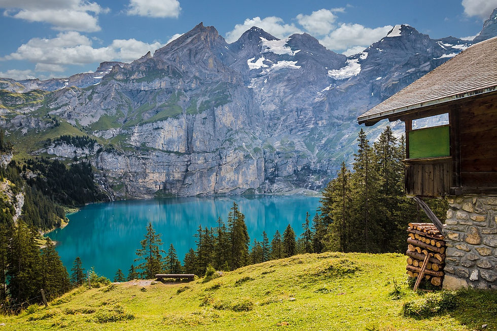 A depiction of a hut in the Alps.