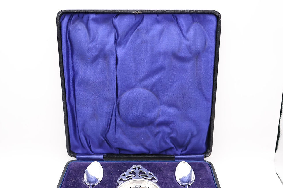 Thumbnail: Quality Antique Boxed Silver Set of Six Teaspoons & Tea Strainer Birmingham 1929