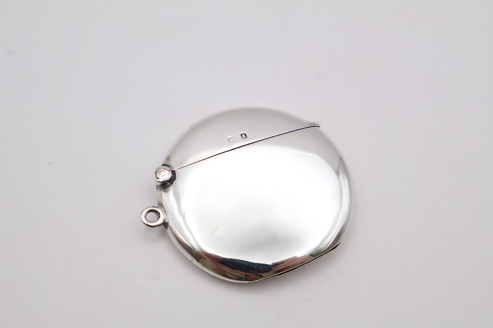 Thumbnail: Nice Antique Circular Plain Vesta Case Hallmarked Birmingham 1906