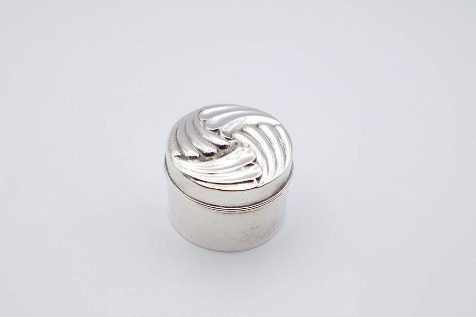 Thumbnail: Charming Antique Victorian Sterling Silver Small Trinket Box Birmingham 1891