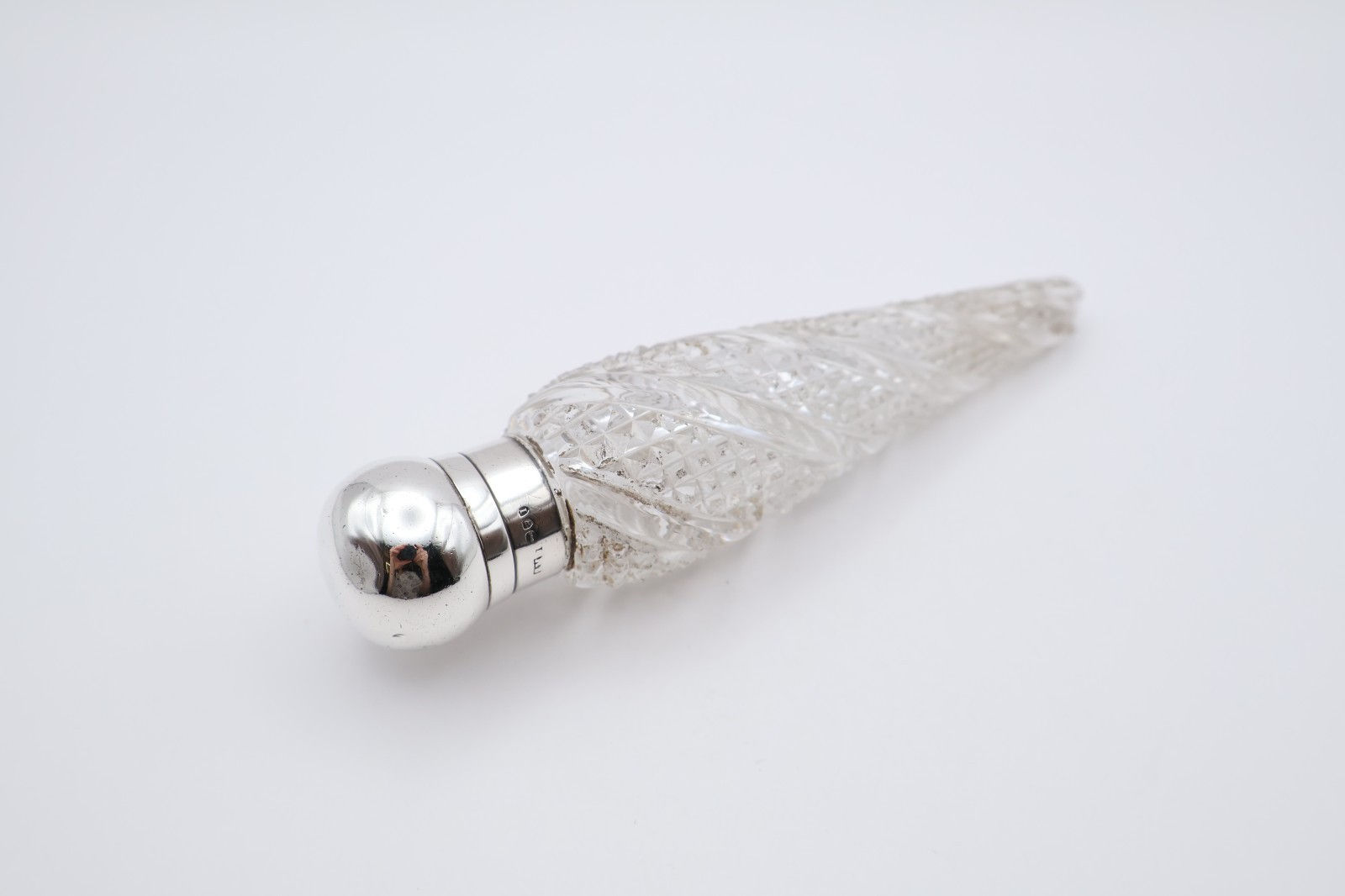 Quality Antique Sampson Mordan Silver Topped Glass Scent Bottle London 1884