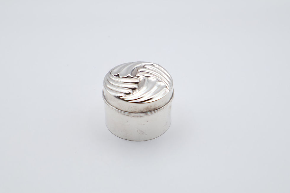 Thumbnail: Charming Antique Victorian Sterling Silver Small Trinket Box Birmingham 1891