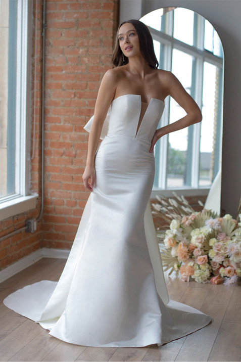 savvy by wtoo, classic wedding gown, wtoo bride, strapless wedding dress, mikado , bow wedding dress