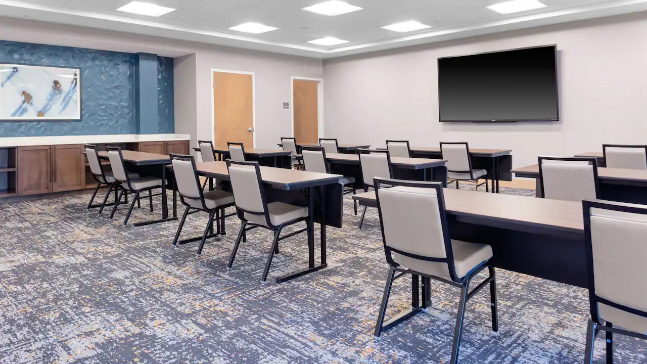 CLTZV-P0047-Meeting-Room-Classroom-Setup.16x9 (1).webp