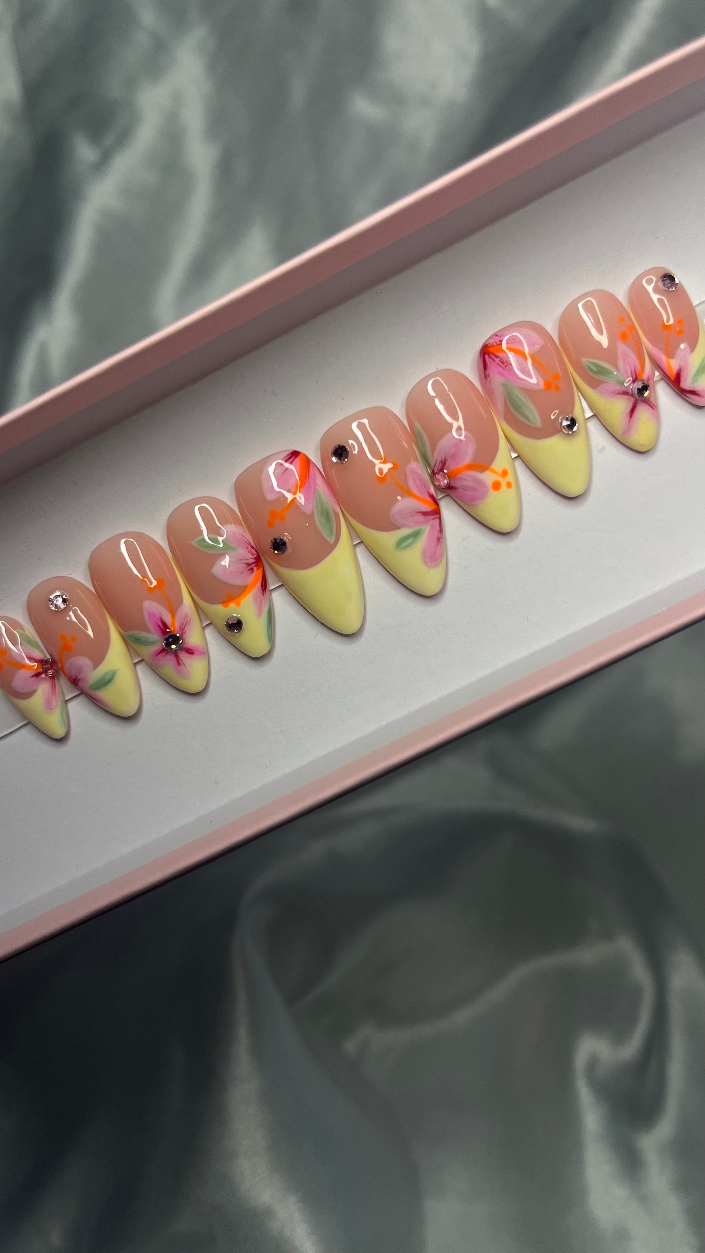 Celia Medium Almond Press Ons