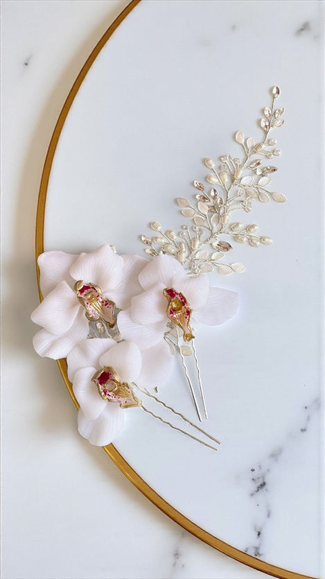 Peineta Orquídea con orquídeas artesanales hechas a mano para peinado de novia.