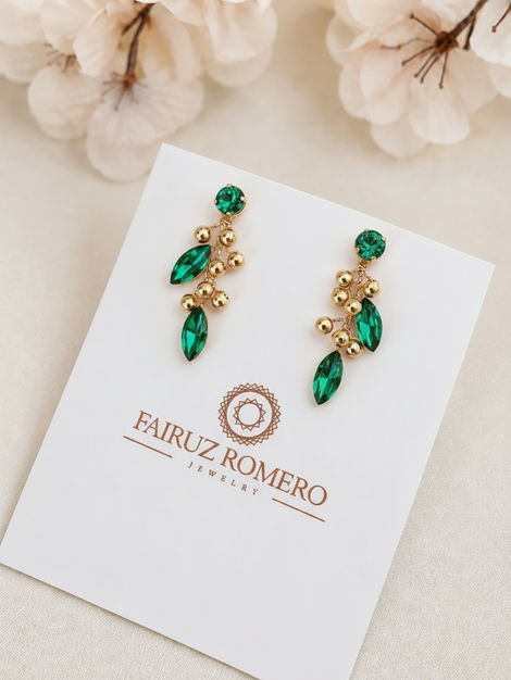 Aretes Saha con cristales ovalados fucsia, topo de cristal y balines dorados