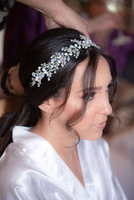 Tiara Alicia para novia de 28 a 35 cm con ramas de acrílicos y cristales en acabado plateado.