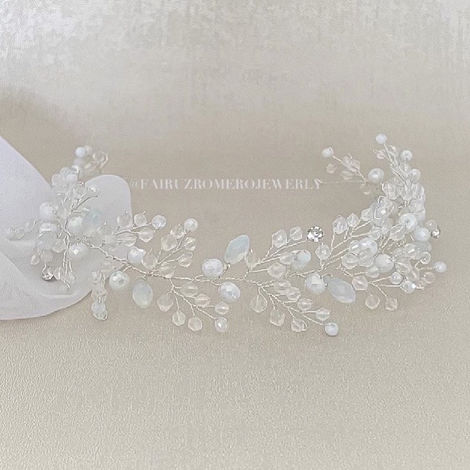Tiara Alicia para novia de 28 a 35 cm con ramas de acrílicos y cristales en acabado plateado.