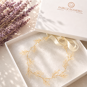 Tiara Juli Baby para niña con ramas de mostacillas muy pequeñas y piezas de vidrio en forma de dona, ideal para bautizos, bodas y celebraciones especiales.