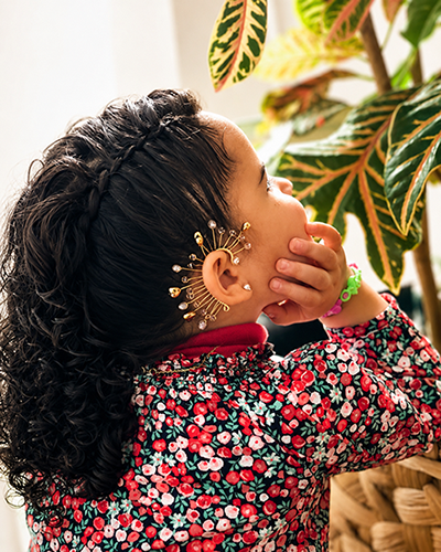 Earcuff para niñas de lujo con diseño artesanal y elegante de Fairuz Romero.