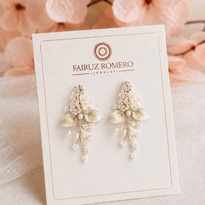 Aretes Jacinta con flores en miyuki, hojas de porcelana y detalles en tonos dorados