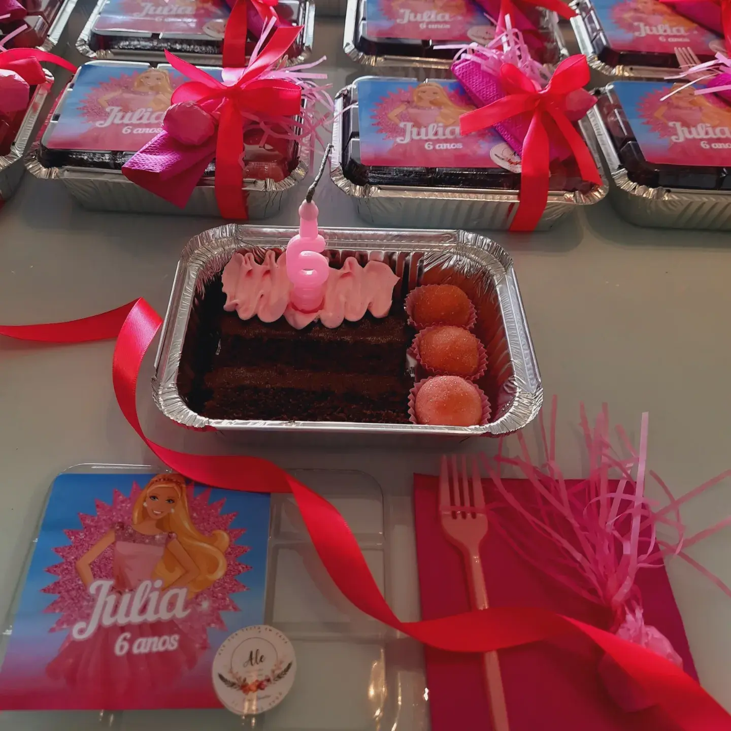 Kit Fatia de bolo & docinhos