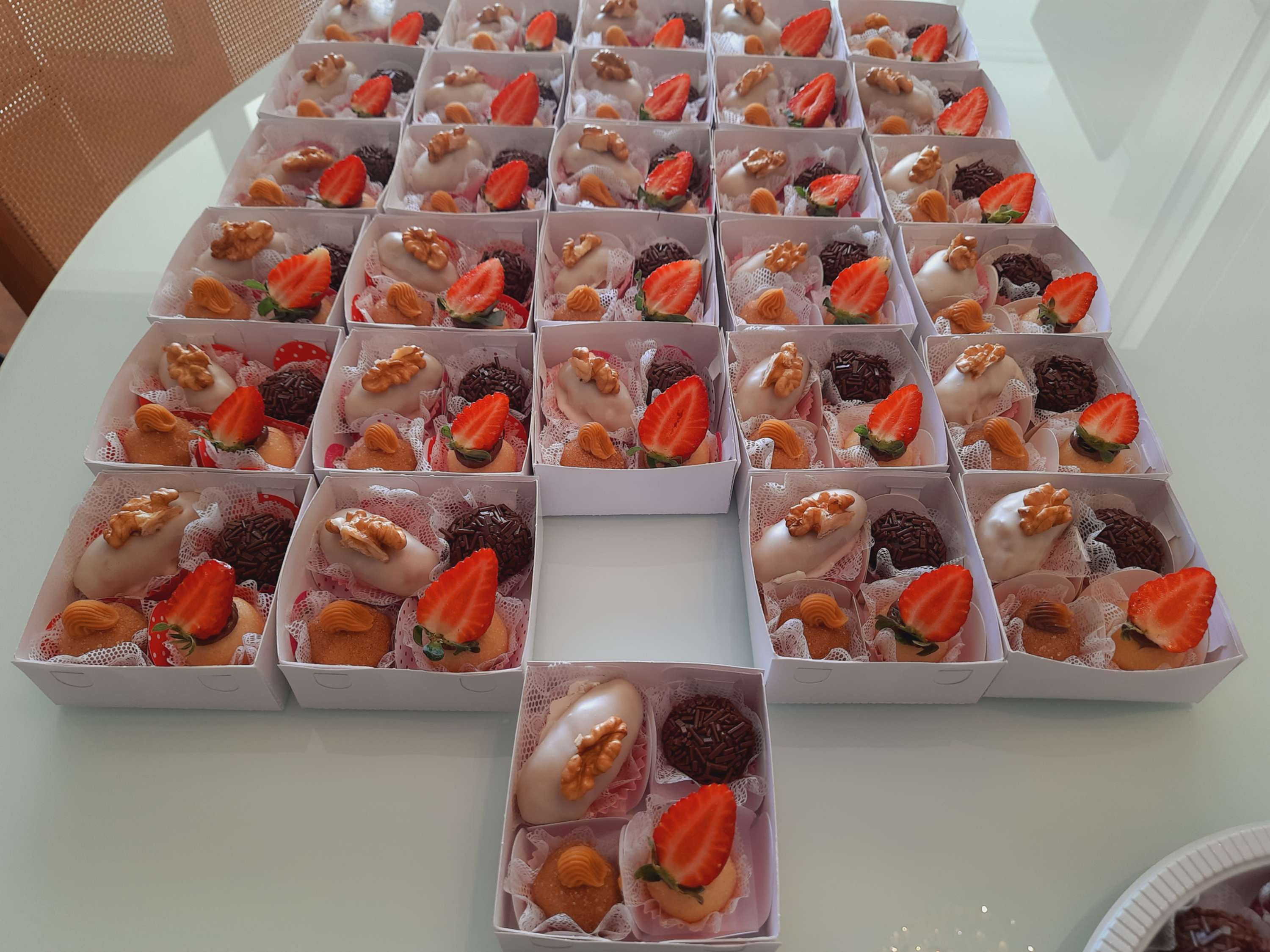 Caixa com 4 docinhos