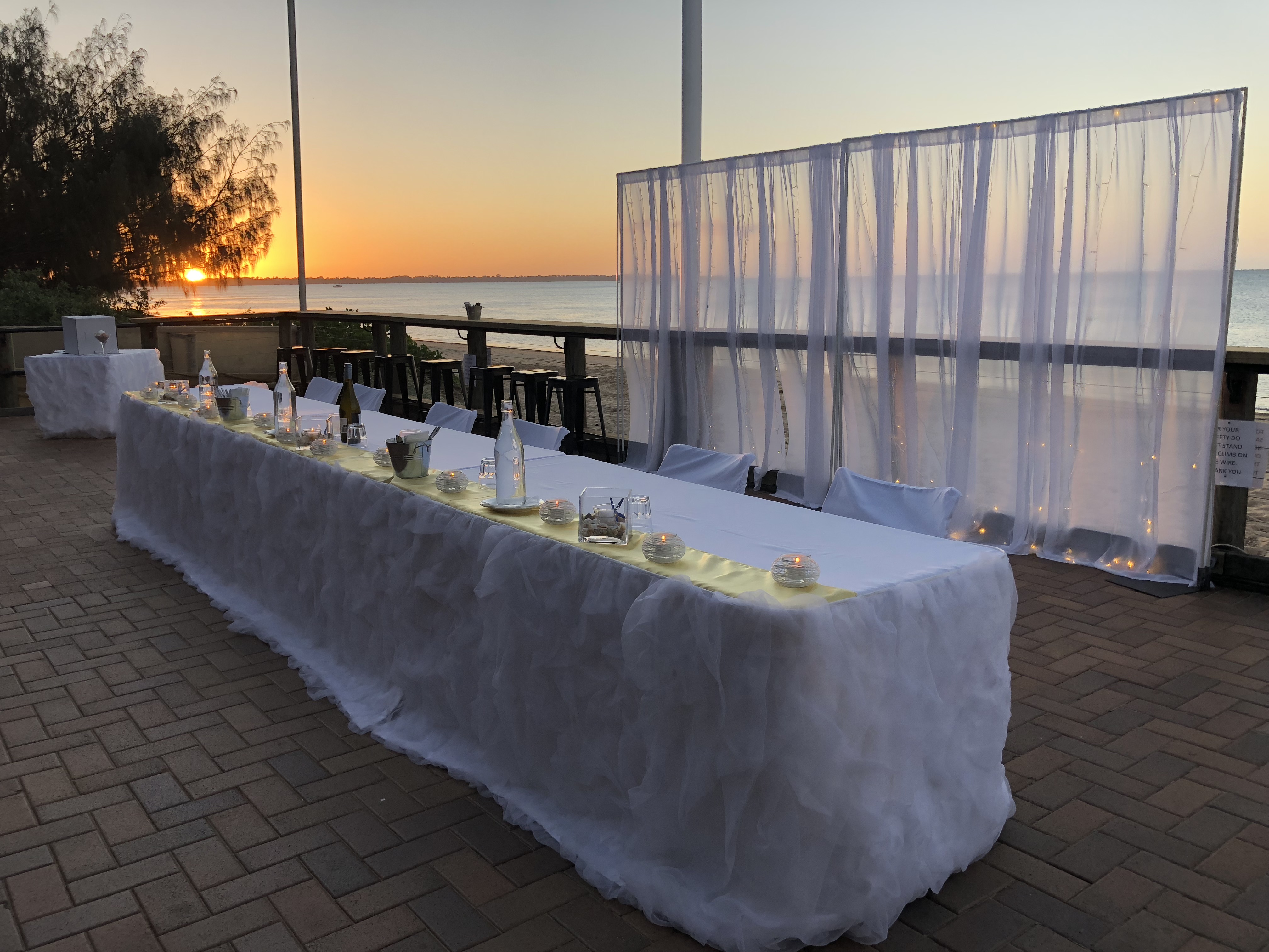 Aquavue Beachfront Bar & Eatery