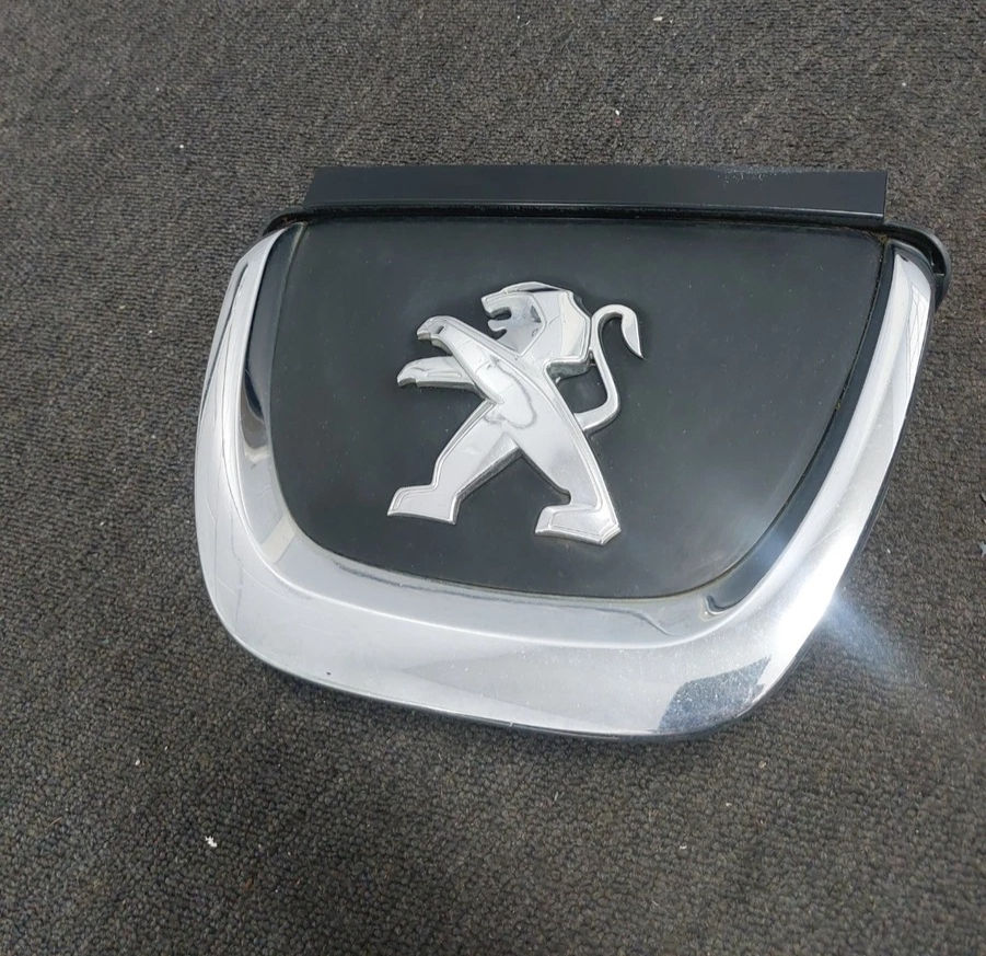 Miniatura: EMBLEMA DELANTERO PEUGEOT 308