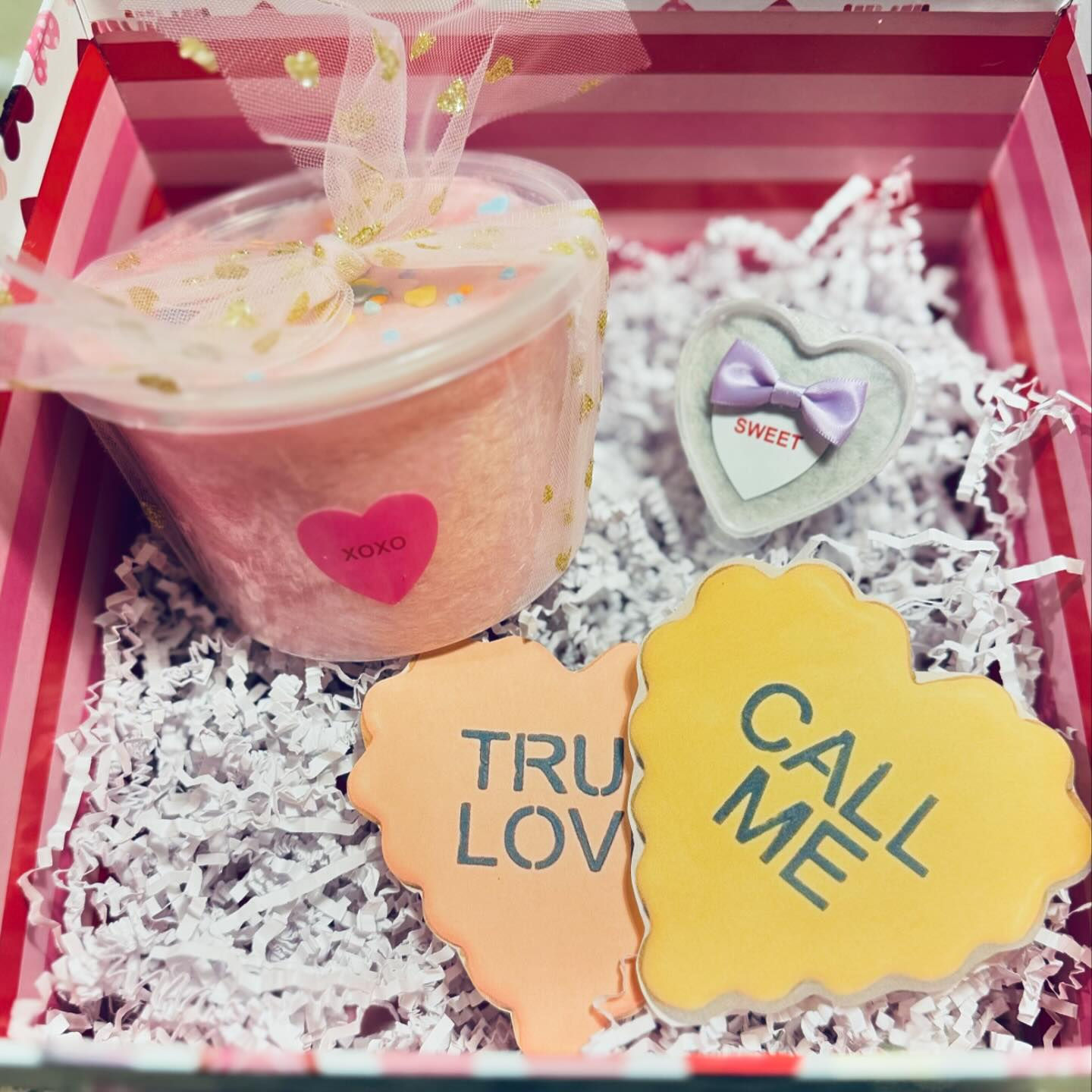 Sweetheart Box - 16oz cotton candy, glitter bomb & fresh cookie