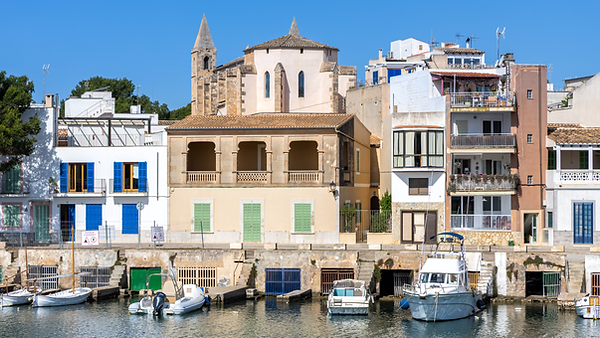 Portocolom Mallorca Naturhafen bunte Fischerhäuser Promenade Ostküste