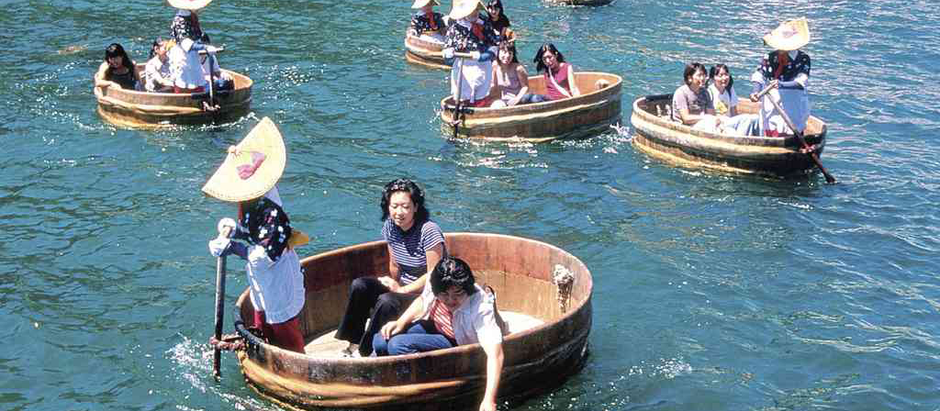 佐渡島 │ 佐渡第一名物【 盤舟 (たらい舟) 】