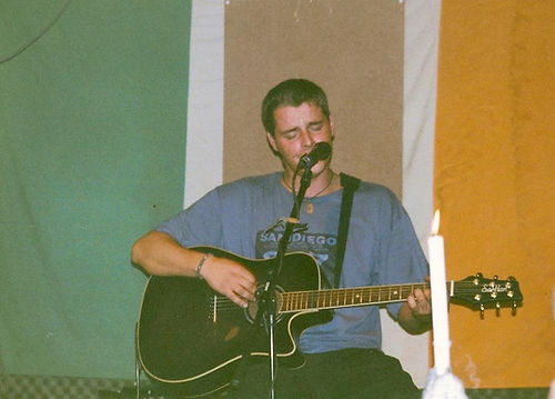 Jon Peters performing a Gig in the Gottingen, Irish Pub in Germany